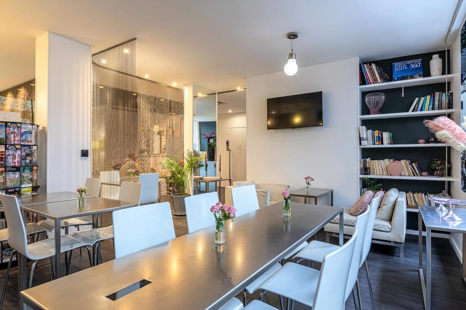 Shared lounge/TV area