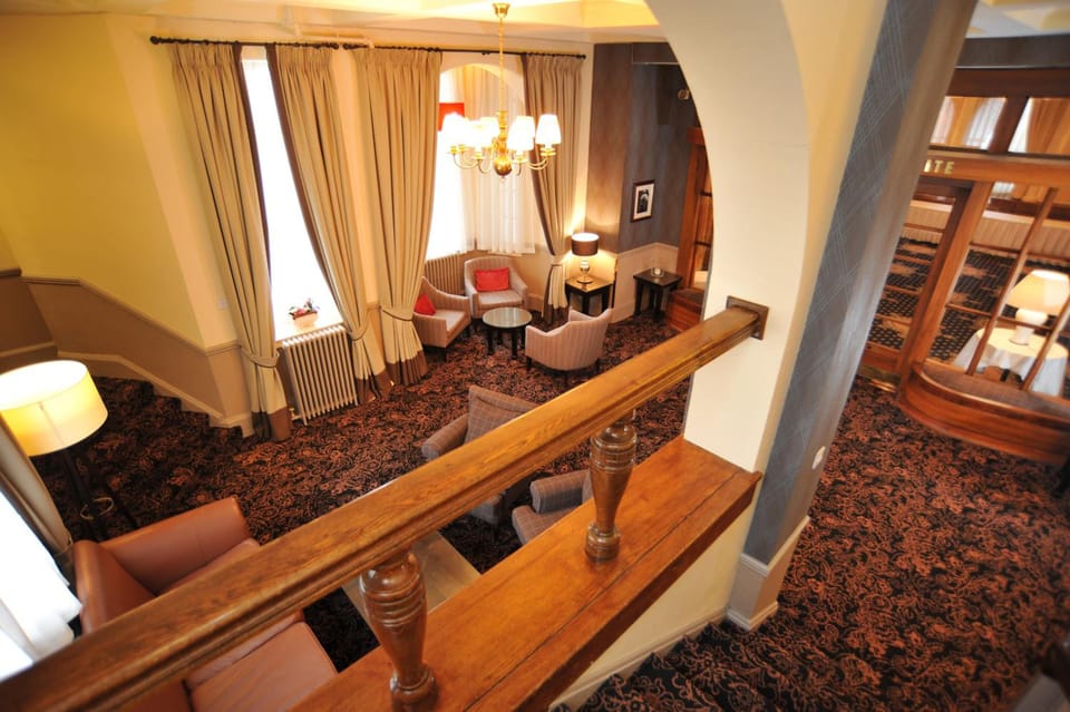 Shared lounge/TV area