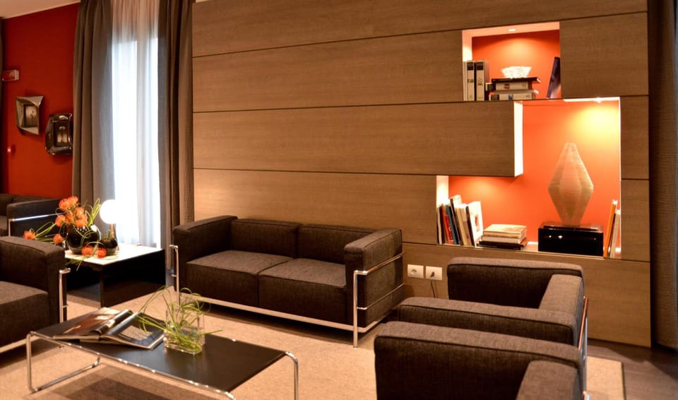 Shared lounge/TV area