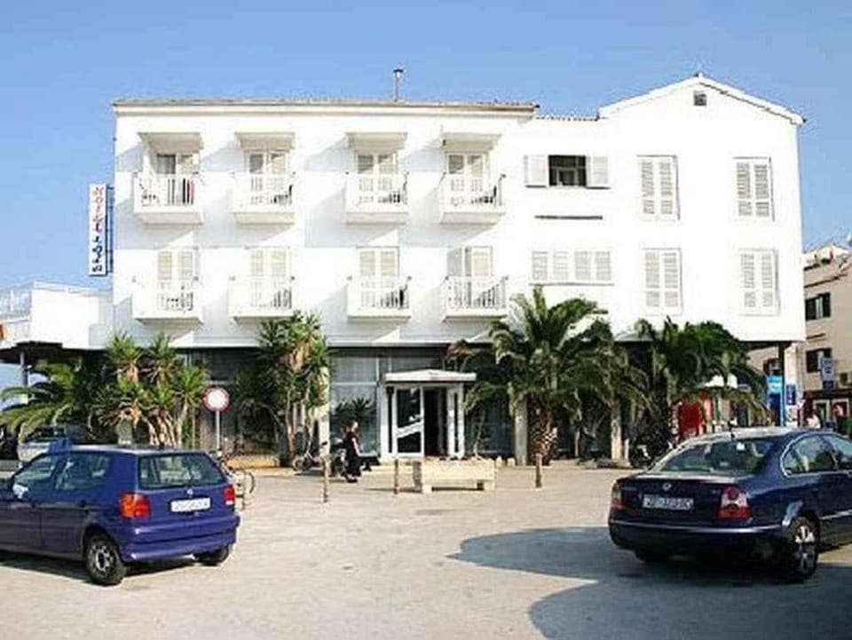 Hotel Loza Hotel in Novalja