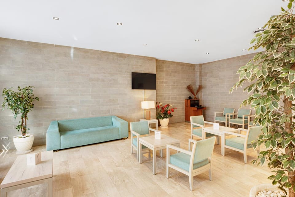 Shared lounge/TV area