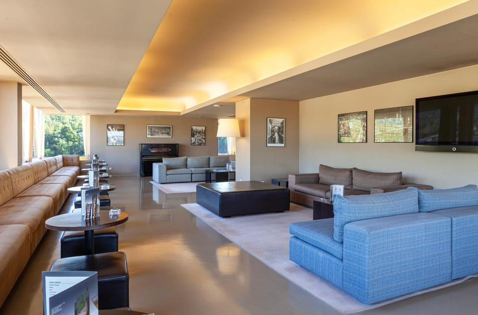 Shared lounge/TV area