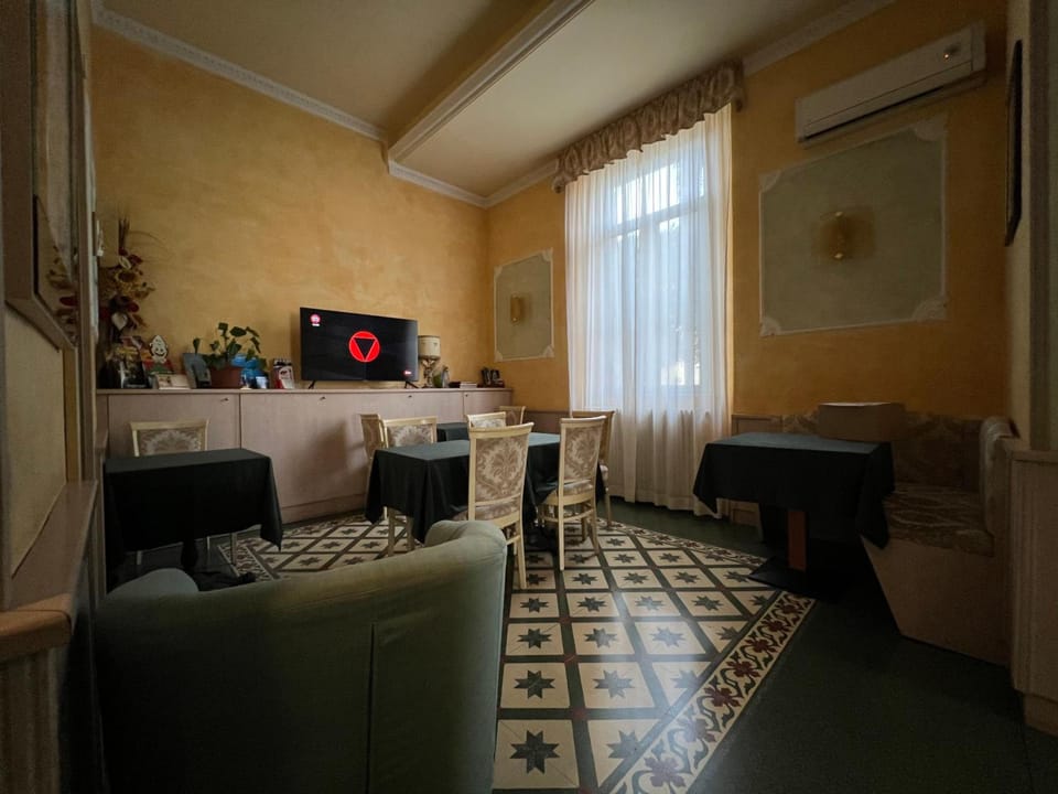 Shared lounge/TV area