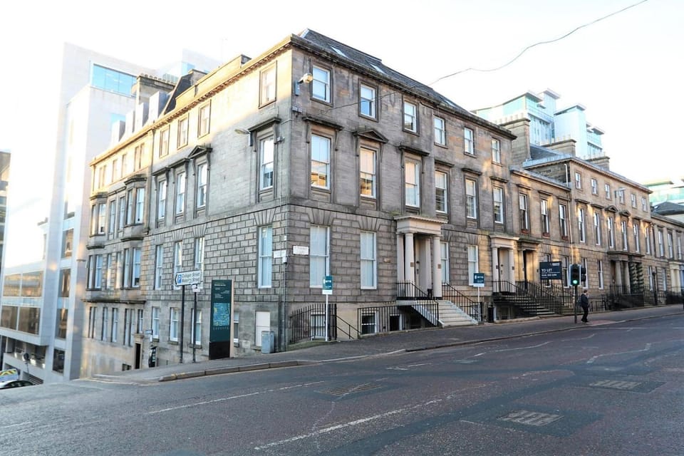 Dreamhouse Apartments Glasgow St Vincent Street Hotel in Glasgow