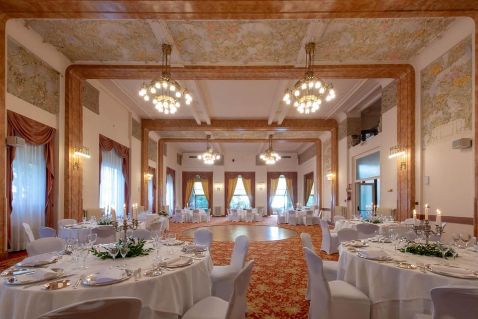 Banquet hall
