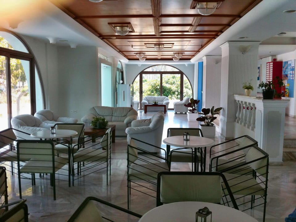 Shared lounge/TV area