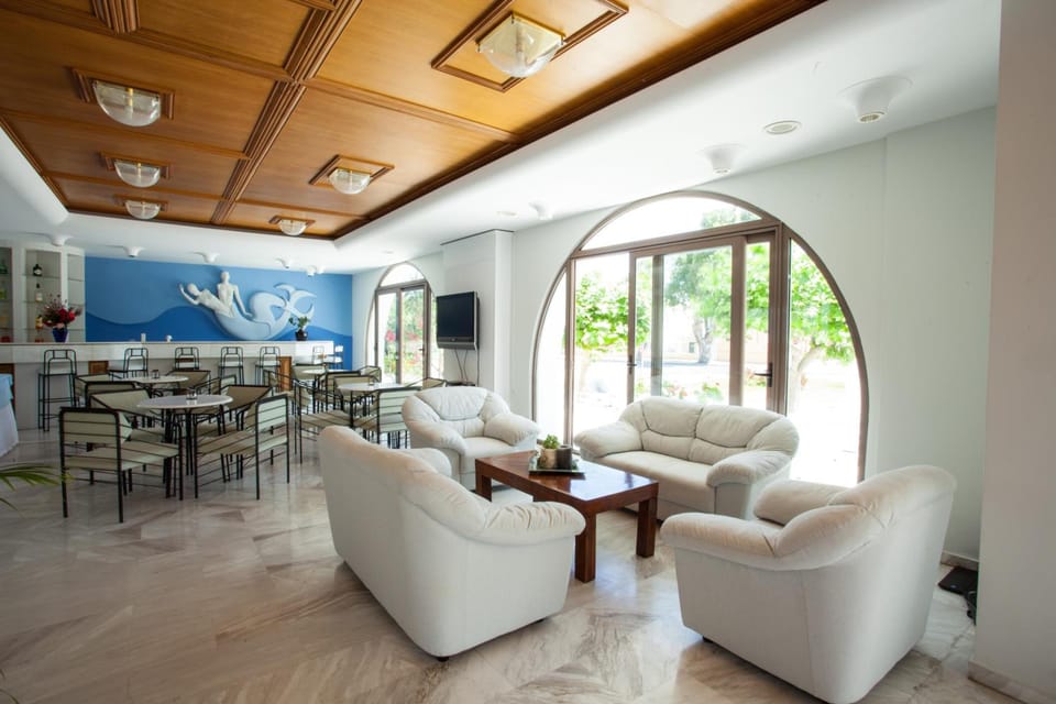 Shared lounge/TV area