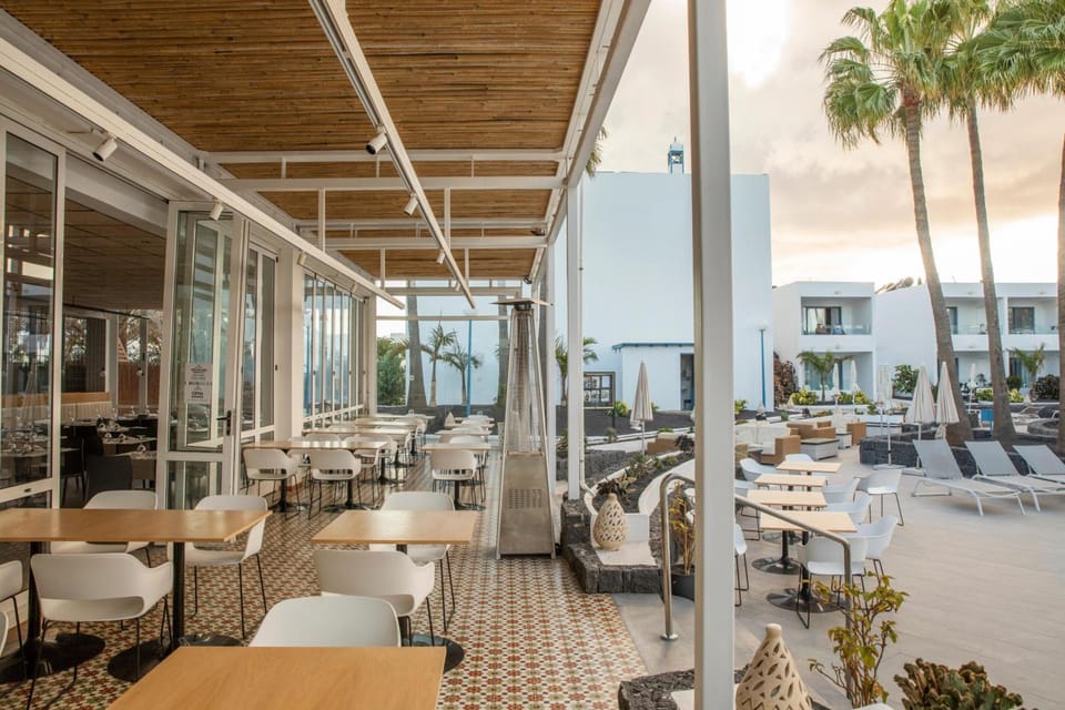 Oasis Lanz Beach Mate Hotel in Costa Teguise