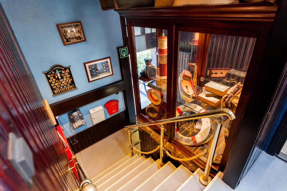 Boat Hotel De Barge Hotel in Bruges