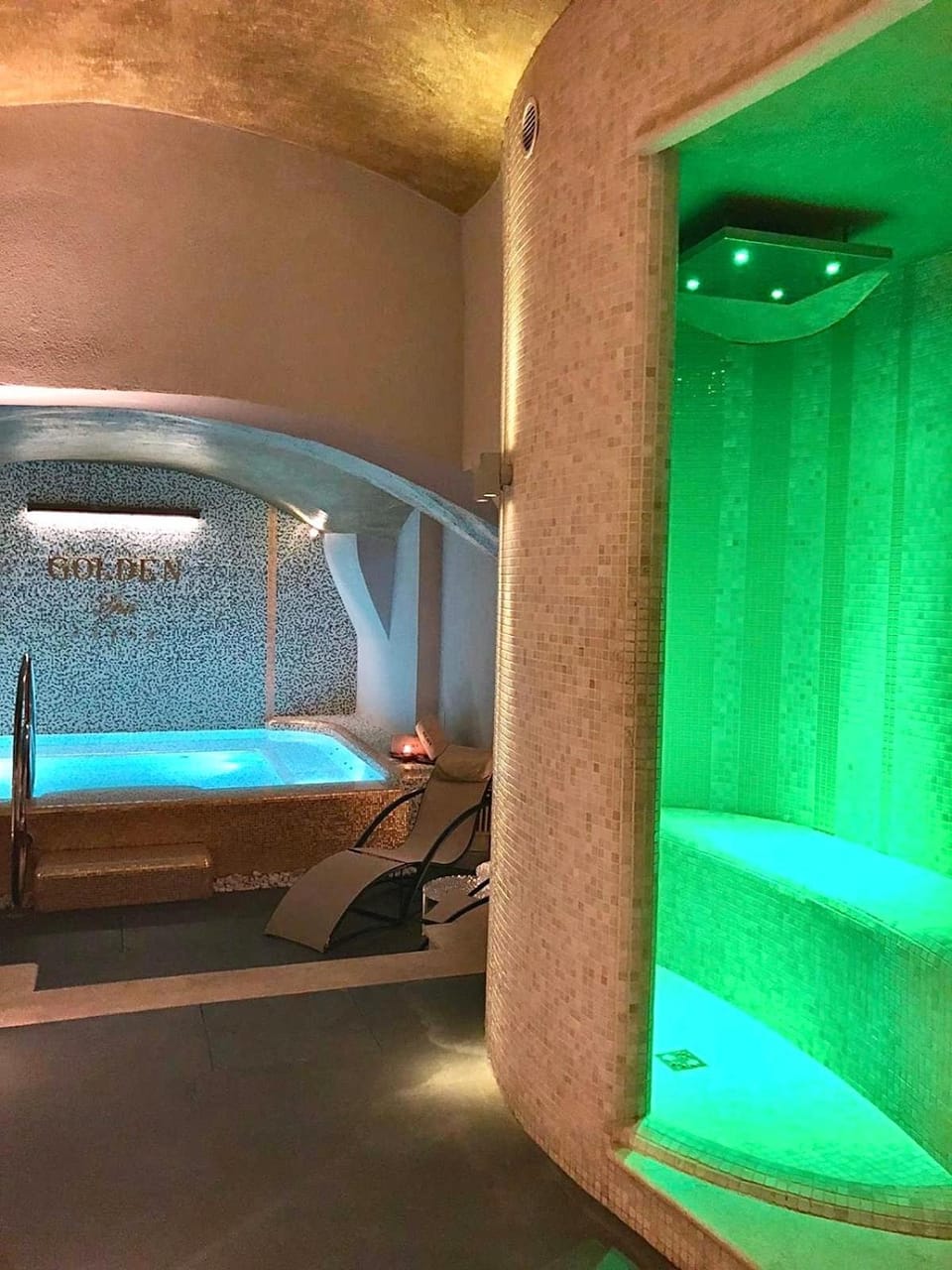 Hot tub