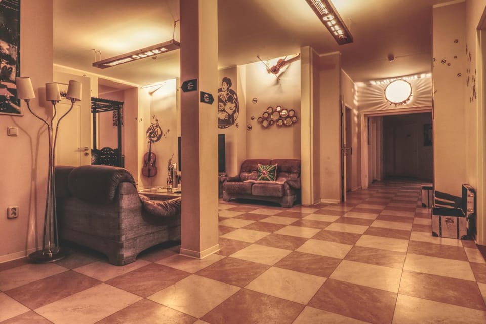 Shared lounge/TV area