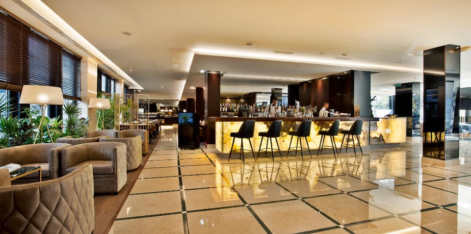 Bar/lounge