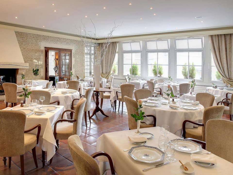 Hotel Restaurant Le Dauphin et Le Spa du Prieure Hotel in Caen