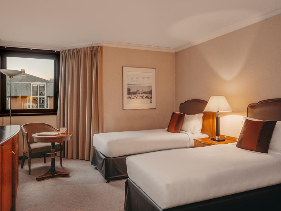 Interconnecting room(s) available