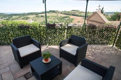 Red House Accomodation Potenza Picena Hotel in Marche