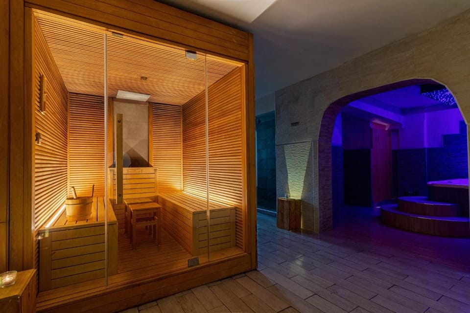 HOTEL CRISTALLO PAESTUM Hotel in Campania