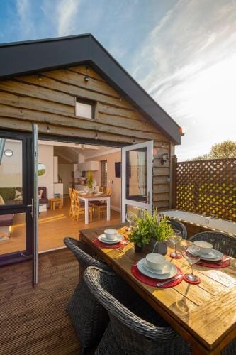 Montana Log Cabin - Ockeridge Rural Retreats Lodge in Malvern Hills District