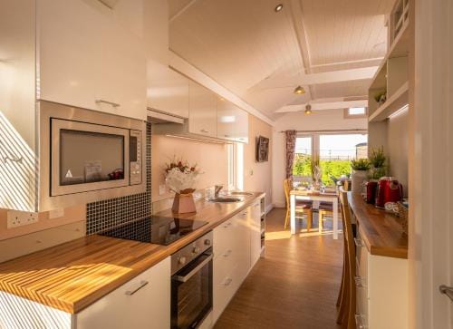 Montana Log Cabin - Ockeridge Rural Retreats Lodge in Malvern Hills District