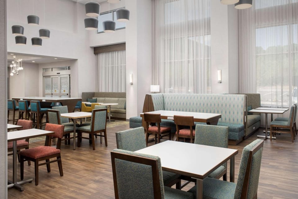 Hampton Inn and Suites by Hilton Lexington Columbia Hotel in Columbia