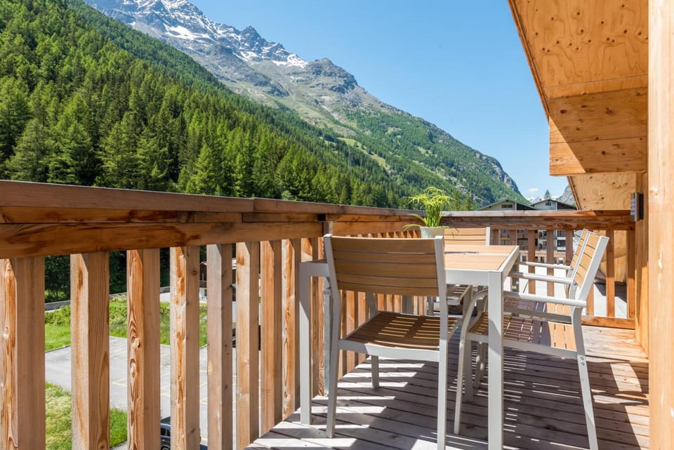 Montela Apartment-Hotel & Resort in the holiday region Saas-Fee Saastal Hotel in Canton of Valais