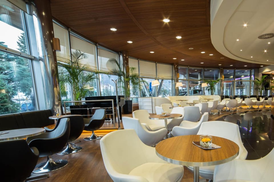 Shared lounge/TV area