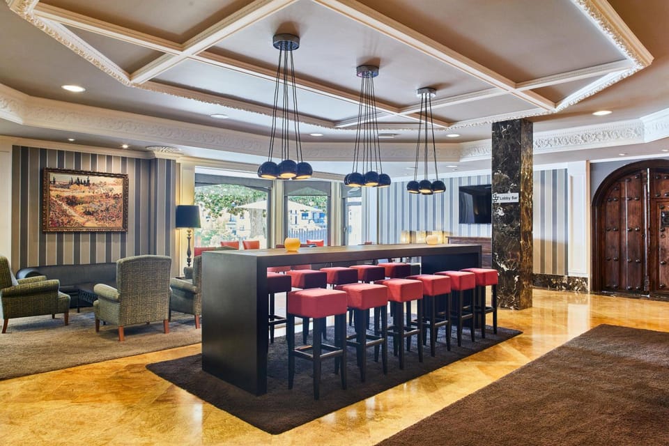 Shared lounge/TV area