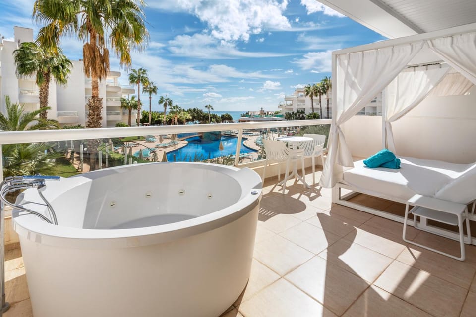 Aparthotel Tropic Garden Apartment hotel in Santa Eularia des Riu