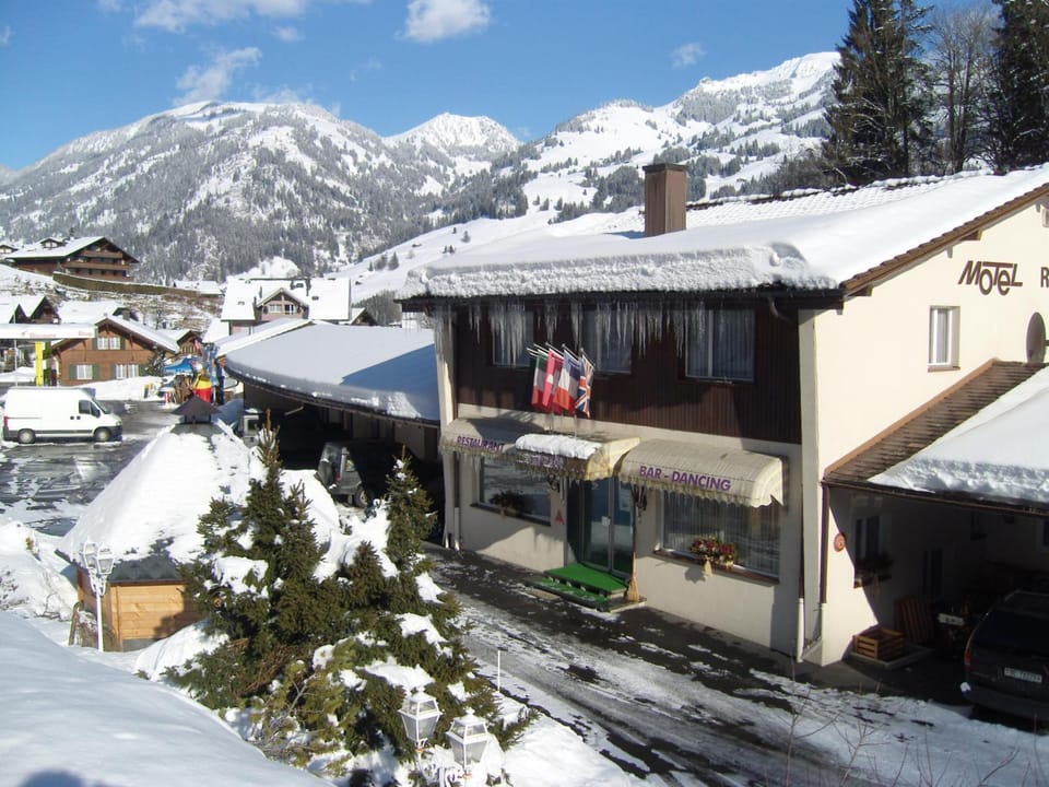 Vista Resort Hotel Hotel in Saanen