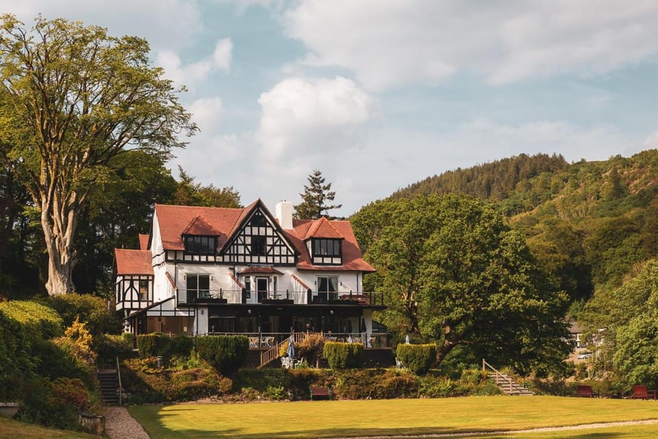 Craig-y-Dderwen Riverside Hotel Hotel in Bro Garmon