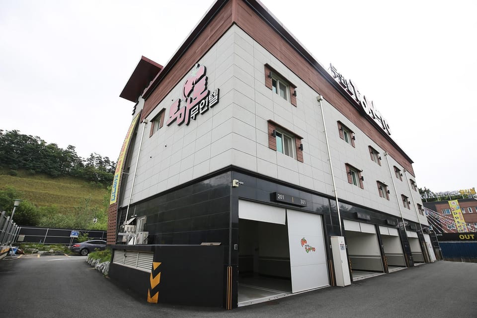 Cheonan Tomato Unmanned Tel Motel in South Korea