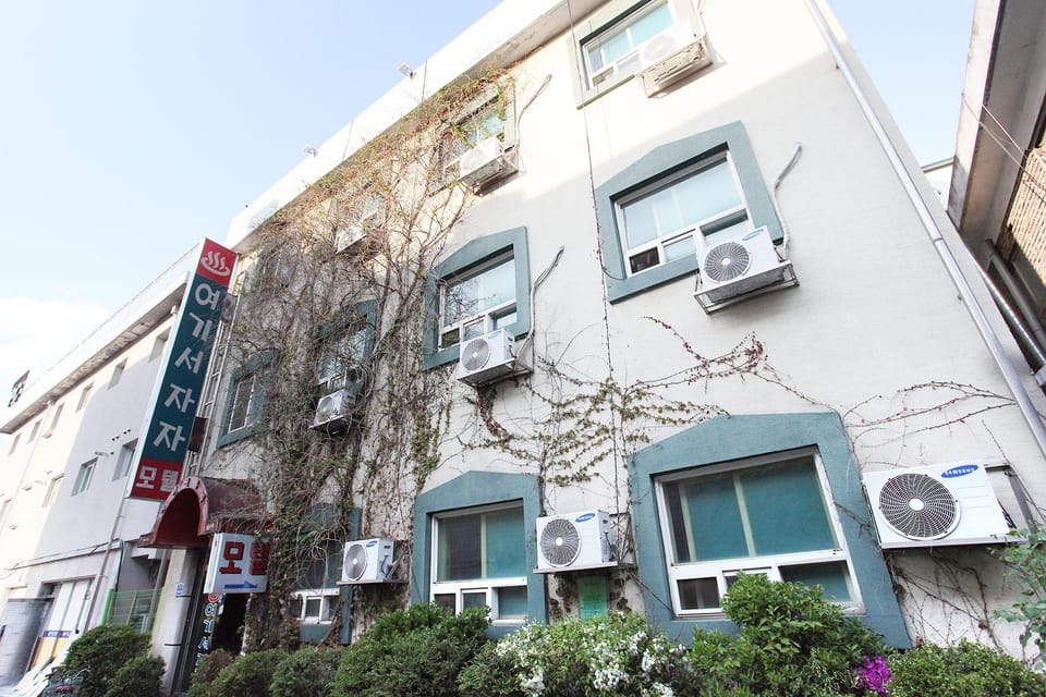 Yeoncheon Yeogiseo Jaja Motel in Gyeonggi-do