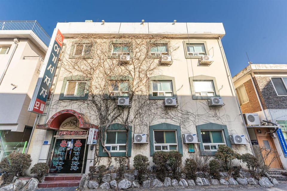 Yeoncheon Yeogiseo Jaja Motel in Gyeonggi-do