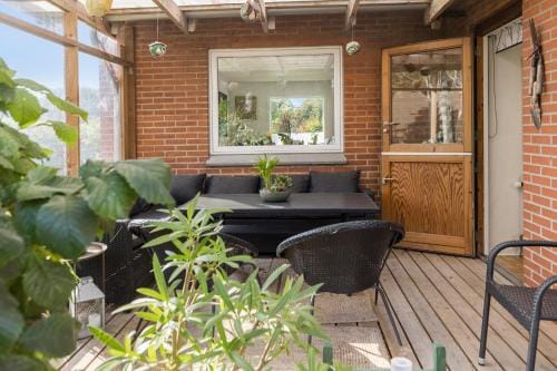 Logi i hus med kunst og have Hotel in Vestervig