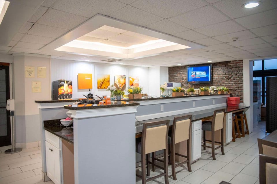Comfort Inn Hyannis - Cape Cod Hotel in Hyannis