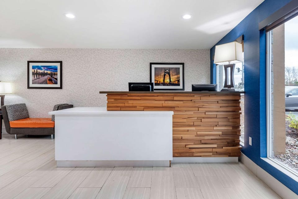 Comfort Inn & Suites Tigard near Washington Square Hotel in Tigard