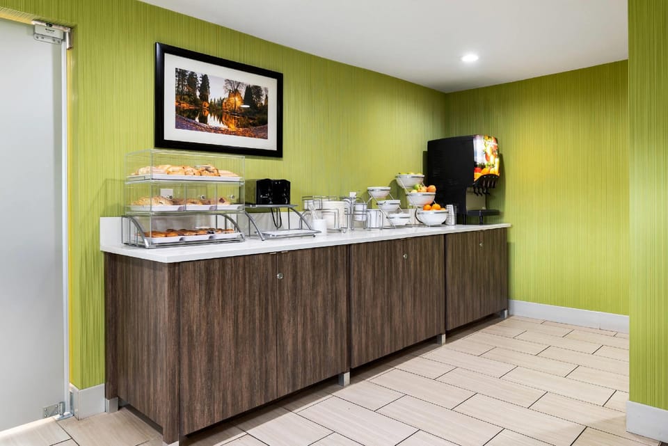 Comfort Inn & Suites Tigard near Washington Square Hotel in Tigard