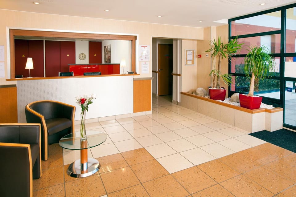 Sejours and Affaires Geneve Saint Genis Apartment hotel in Canton of Geneva