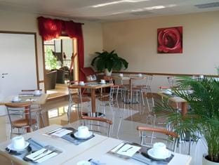 Sejours and Affaires Geneve Saint Genis Apartment hotel in Canton of Geneva