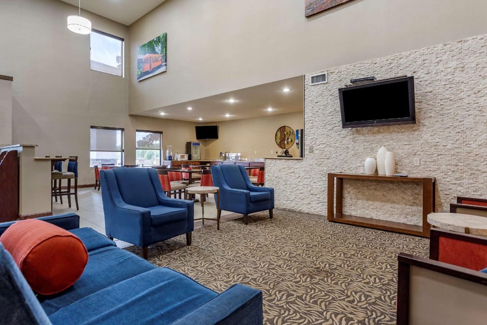 Comfort Suites Cordova Hotel in Bartlett