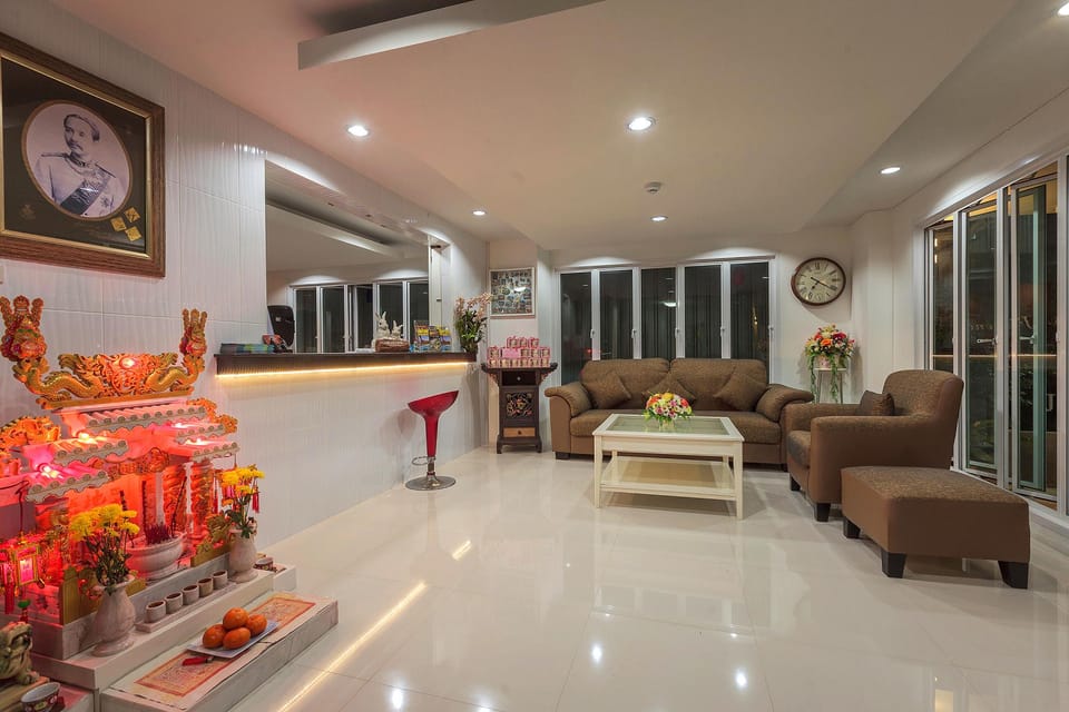 Shared lounge/TV area