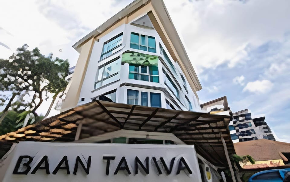 Baan Tanwa MRT Ratchadapisek Exit 1 or 2 Apartment hotel in Bangkok