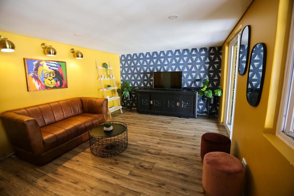 Shared lounge/TV area