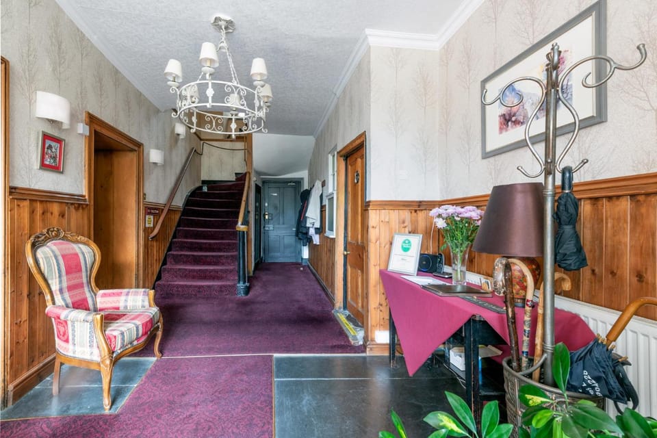 Elen's Castle Bed, Breakfast and Bar Hotel in Bro Machno