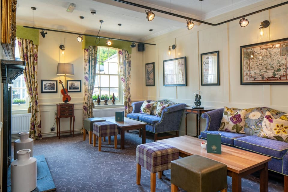The Kings Arms and Royal Hotel, Godalming, Surrey - The Coaching Inn Group Hotel in Godalming