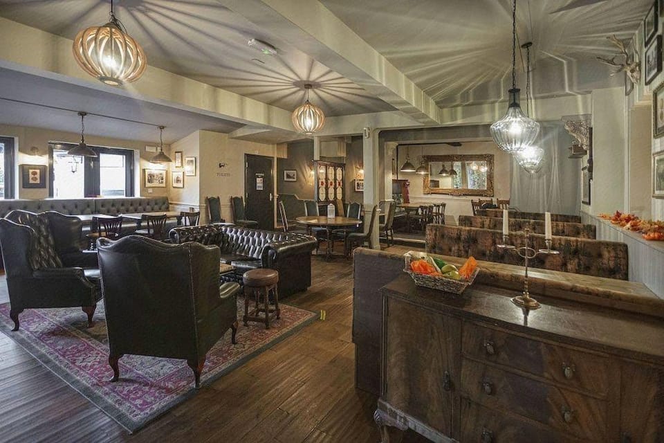 The Kings Arms and Royal Hotel, Godalming, Surrey - The Coaching Inn Group Hotel in Godalming