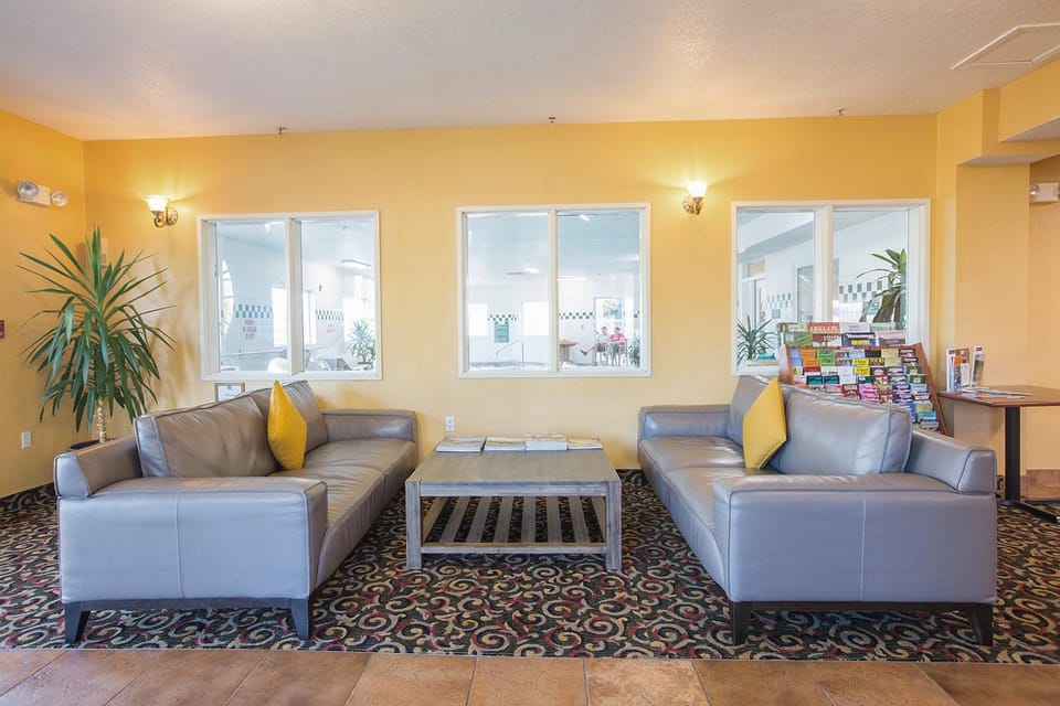 Red Lion Inn & Suites McMinnville Hotel in McMinnville