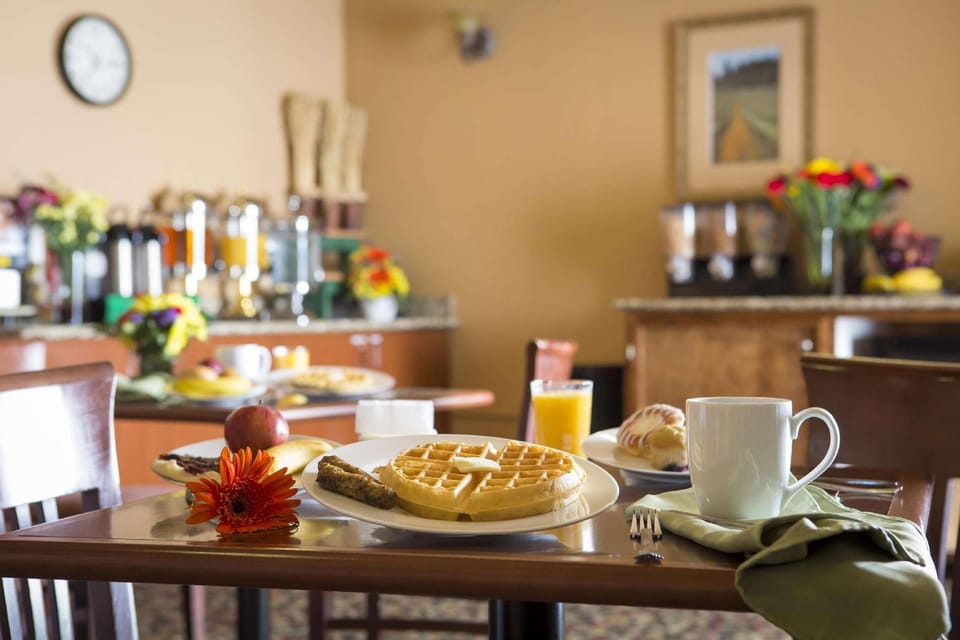 Red Lion Inn & Suites McMinnville Hotel in McMinnville