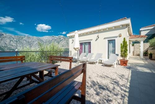 StOliva RESIDENCE with infinity pool Hotel in Kotor Municipality