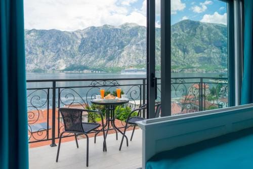 StOliva RESIDENCE with infinity pool Hotel in Kotor Municipality