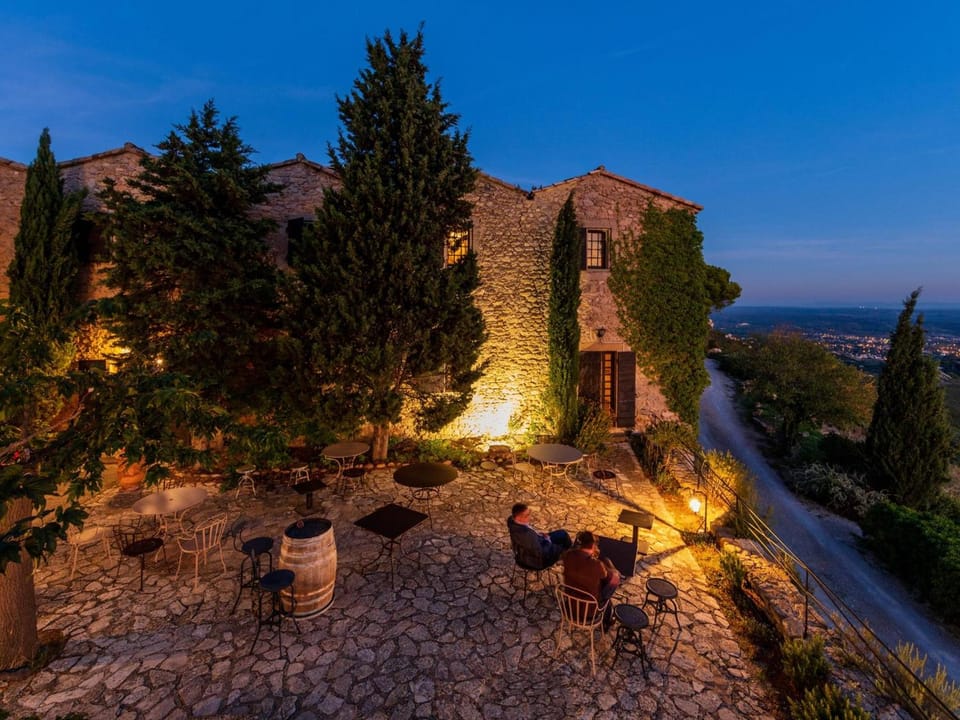 Abbaye de Sainte Croix Hotel Hotel in Provence-Alpes-Côte d'Azur